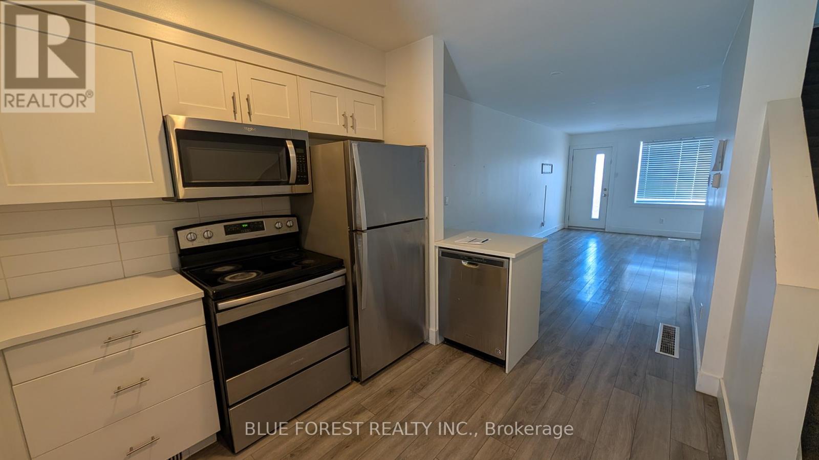 49 Toulon Crescent, London East, Ontario N6V 1J4 - Photo 2 - X12634742