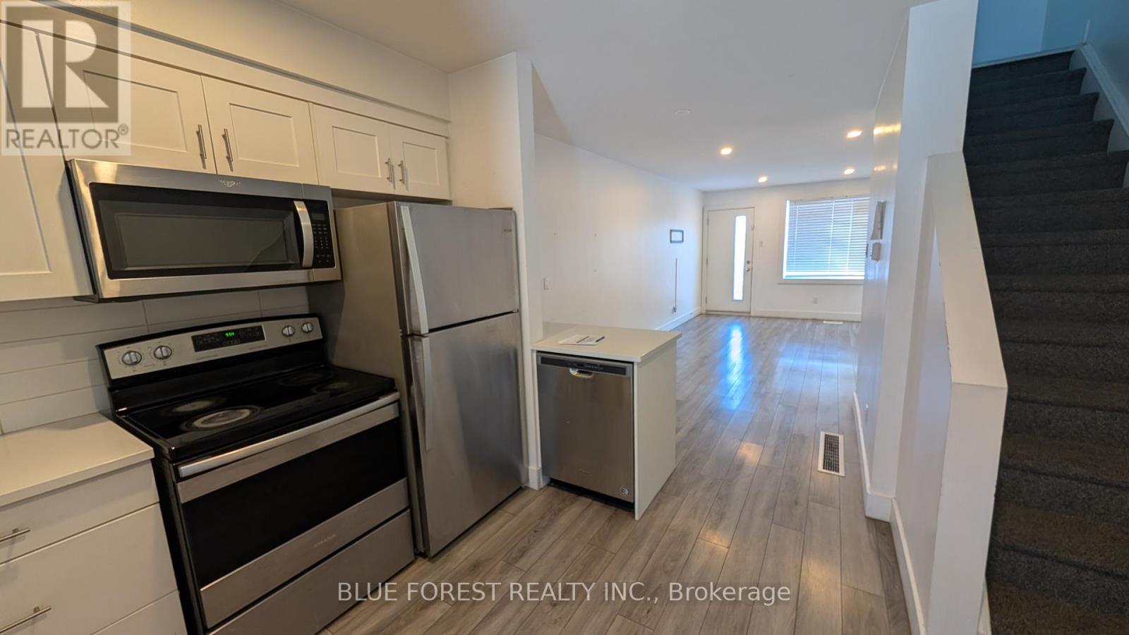 49 Toulon Crescent, London East, Ontario N6V 1J4 - Photo 4 - X12634742