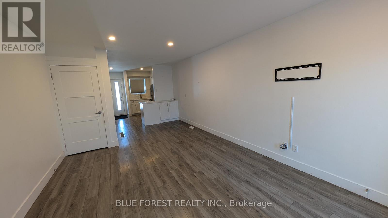 49 Toulon Crescent, London East, Ontario N6V 1J4 - Photo 7 - X12634742