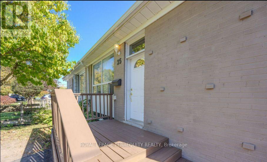 25 Bailey Crescent, Aurora, Ontario  L4G 2B2 - Photo 3 - N12632320