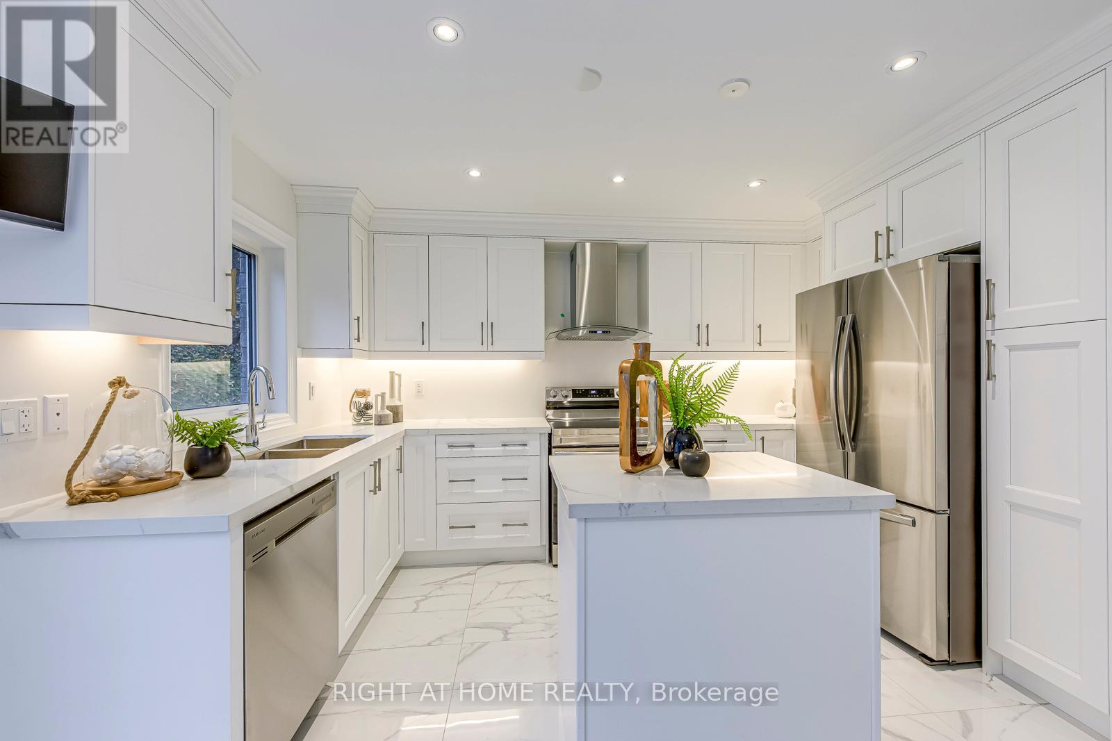 2575 Islington Avenue, Toronto, Ontario  M9V 4A2 - Photo 13 - W12581048