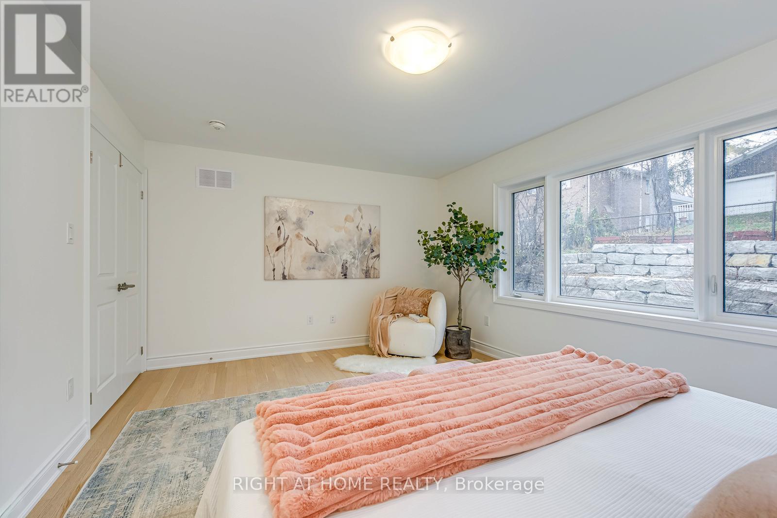 2575 Islington Avenue, Toronto, Ontario  M9V 4A2 - Photo 27 - W12581048