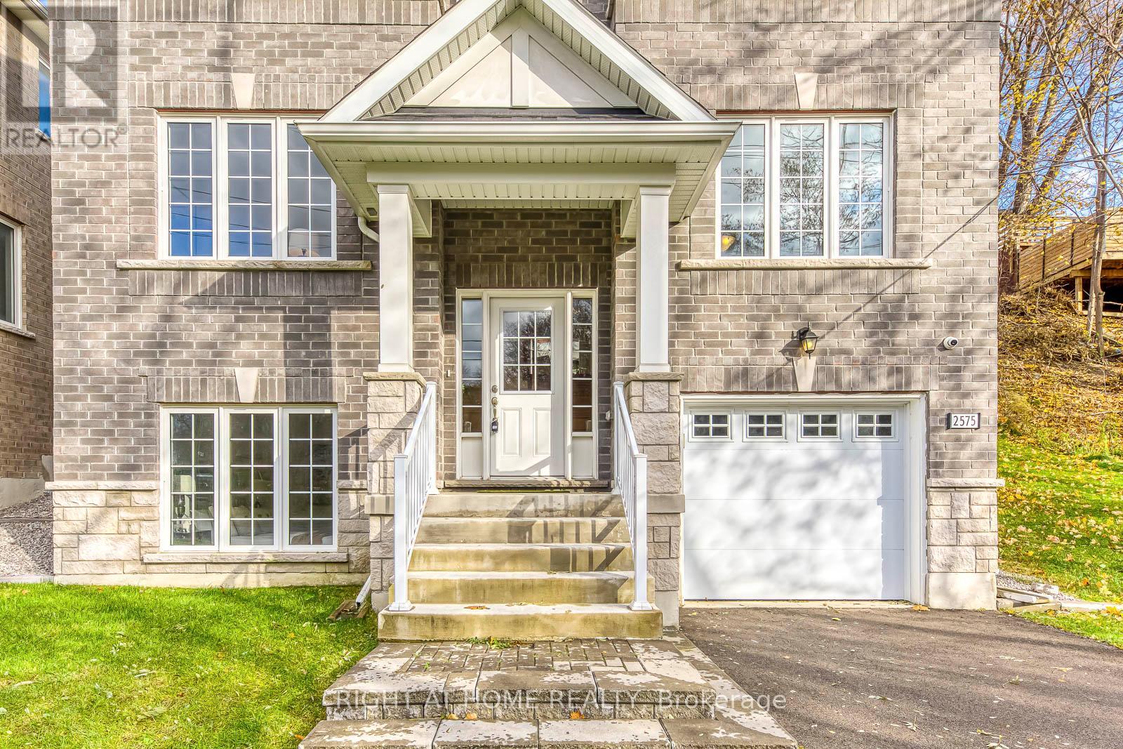 2575 Islington Avenue, Toronto, Ontario  M9V 4A2 - Photo 4 - W12581048