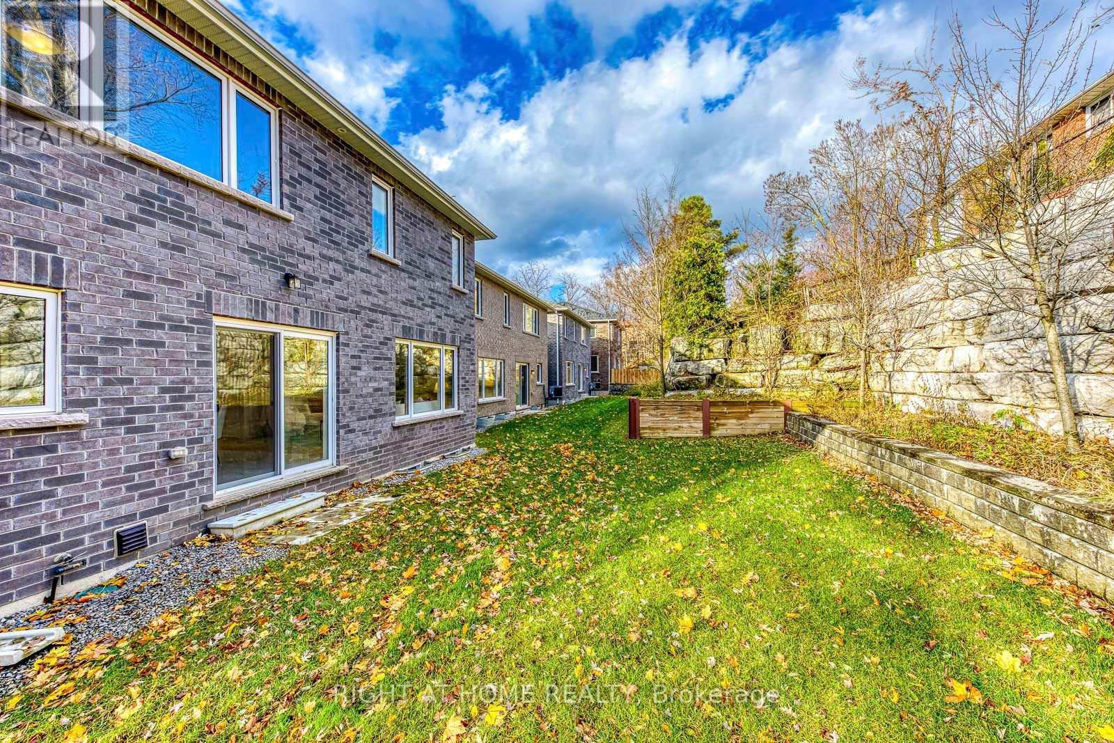 2575 Islington Avenue, Toronto, Ontario  M9V 4A2 - Photo 49 - W12581048