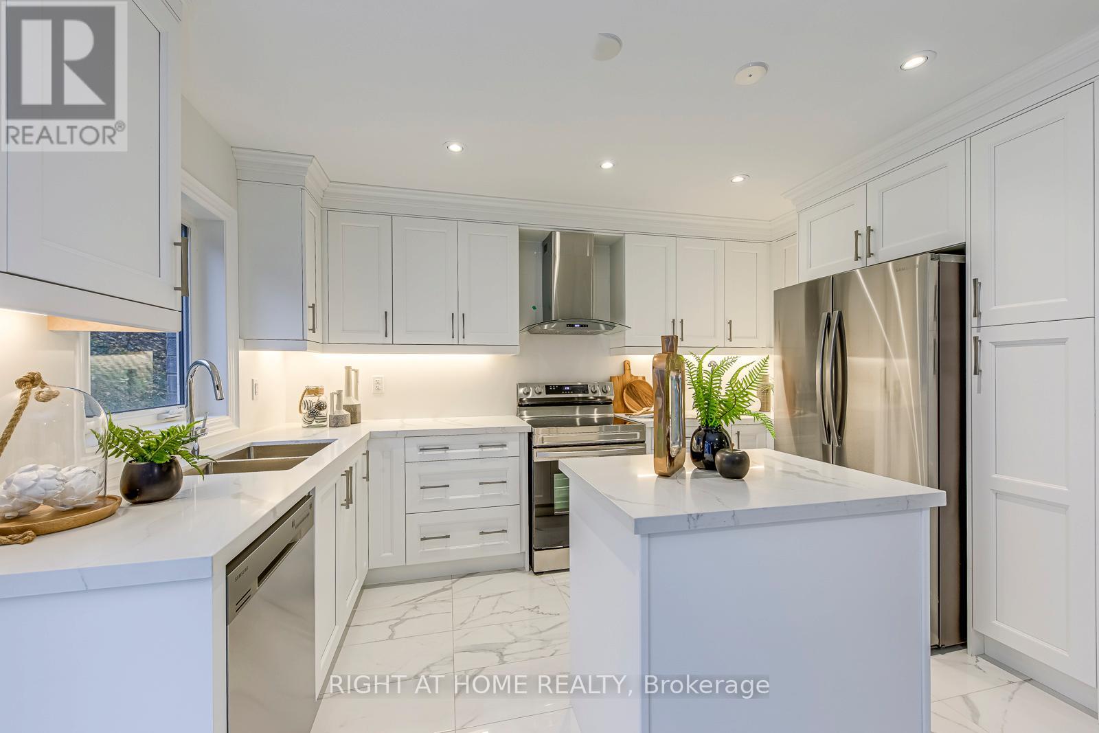 2575 Islington Avenue, Toronto, Ontario  M9V 4A2 - Photo 14 - W12581048