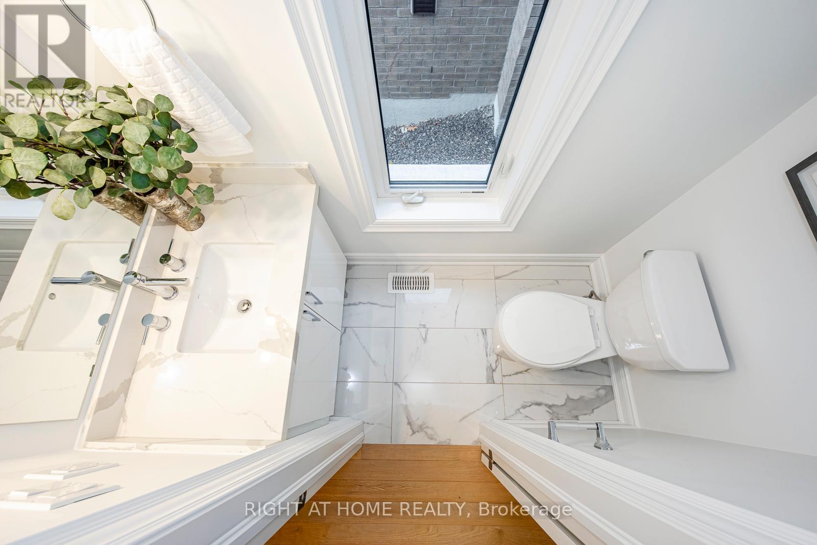 2575 Islington Avenue, Toronto, Ontario  M9V 4A2 - Photo 22 - W12581048