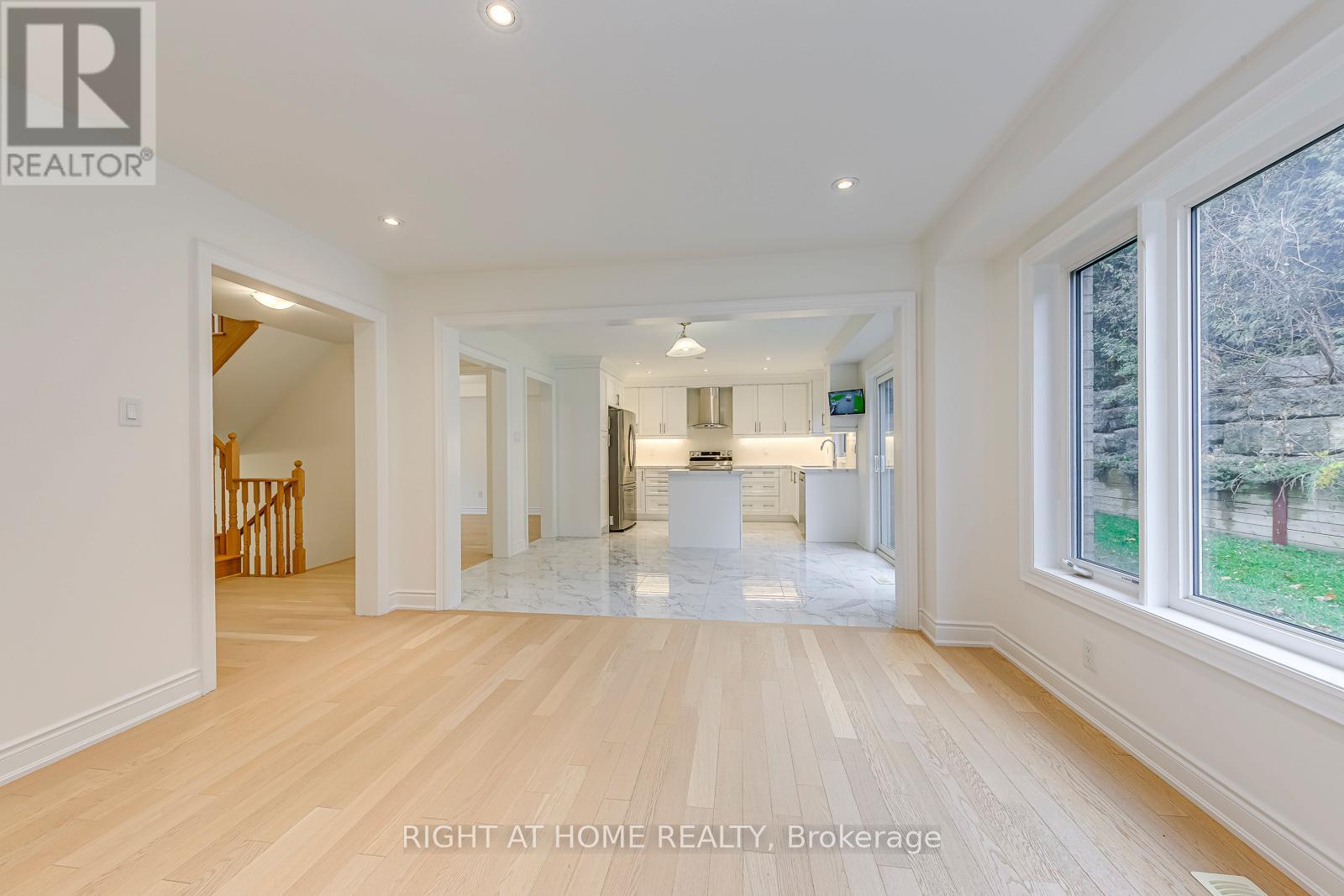 2577 Islington Avenue, Toronto, Ontario  M9V 4A2 - Photo 8 - W12581204