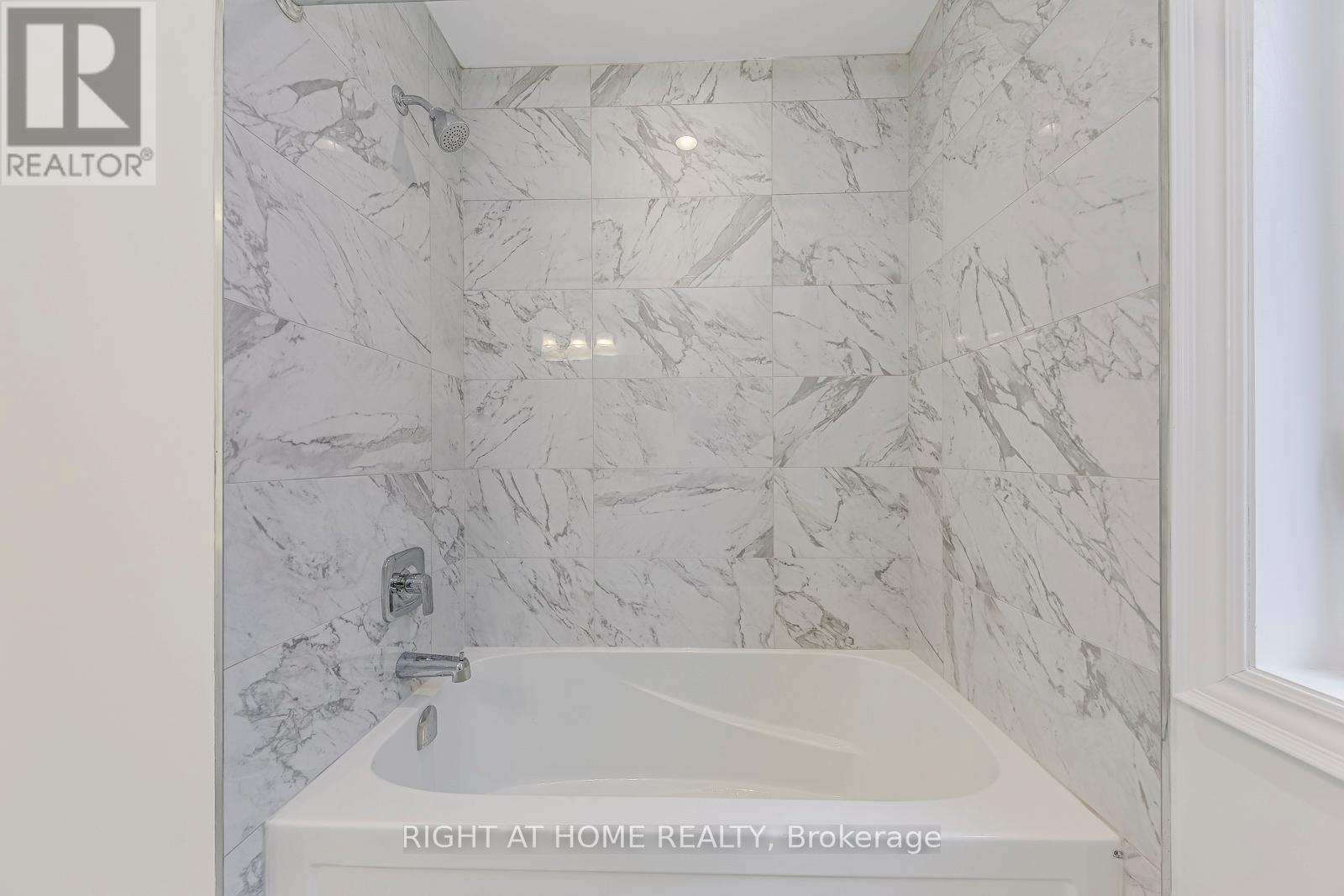 2577 Islington Avenue, Toronto, Ontario  M9V 4A2 - Photo 32 - W12581204