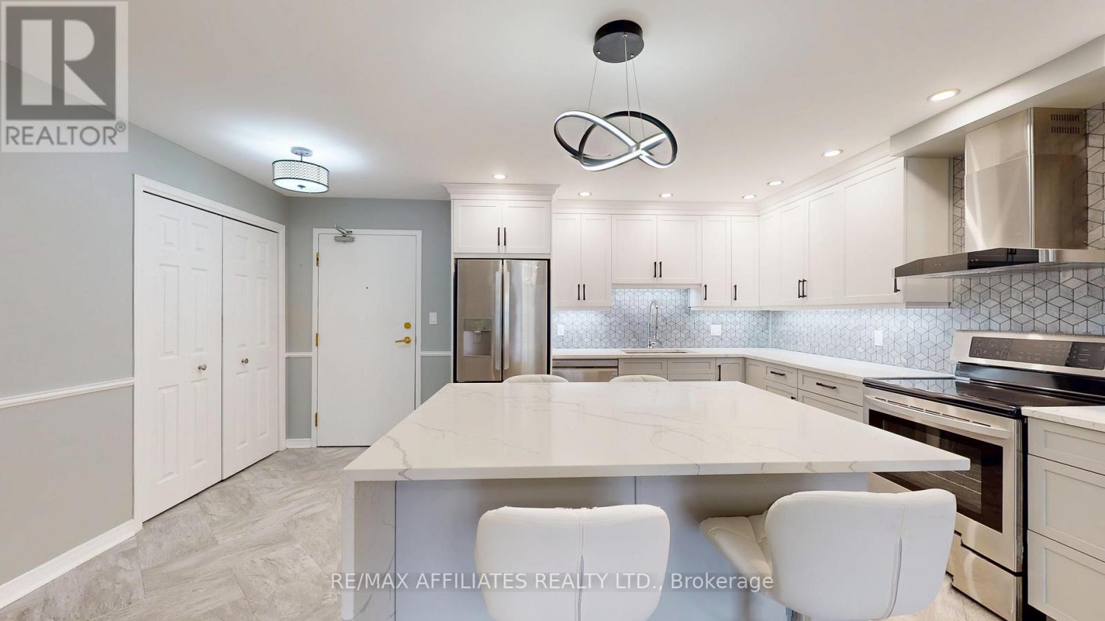 403 - 21 Liston Avenue, Brockville, Ontario K6V 7B3 - Photo 2 - X12634820