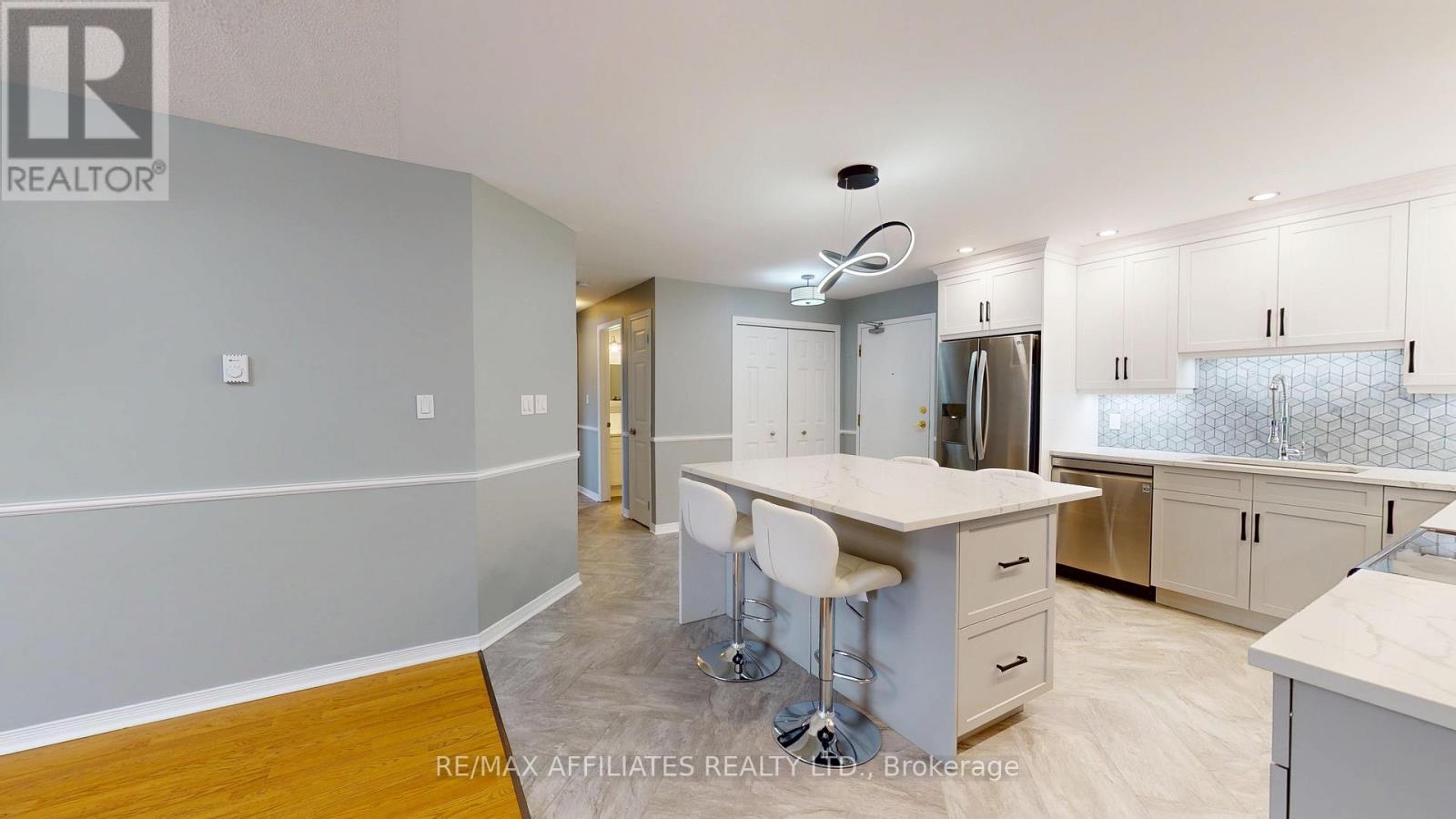 403 - 21 Liston Avenue, Brockville, Ontario K6V 7B3 - Photo 3 - X12634820