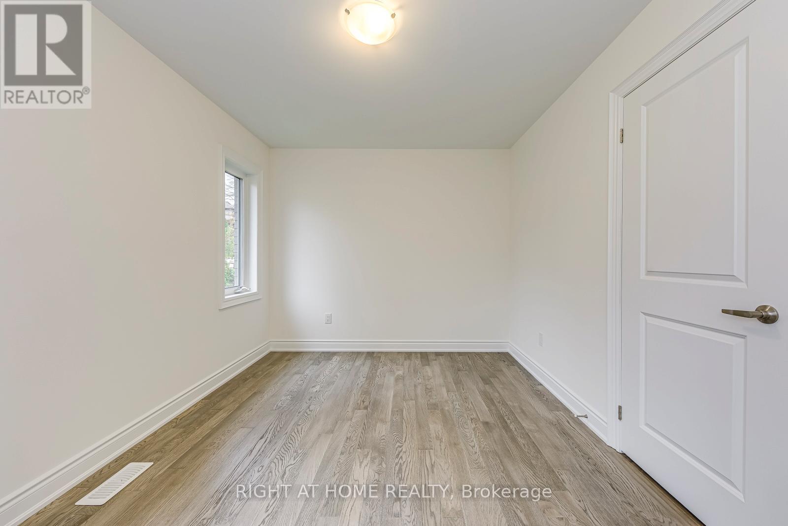 2579 Islington Avenue, Toronto, Ontario  M9V 4A2 - Photo 33 - W12581292