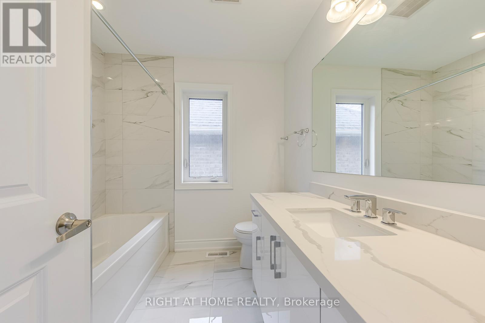 2579 Islington Avenue, Toronto, Ontario  M9V 4A2 - Photo 34 - W12581292