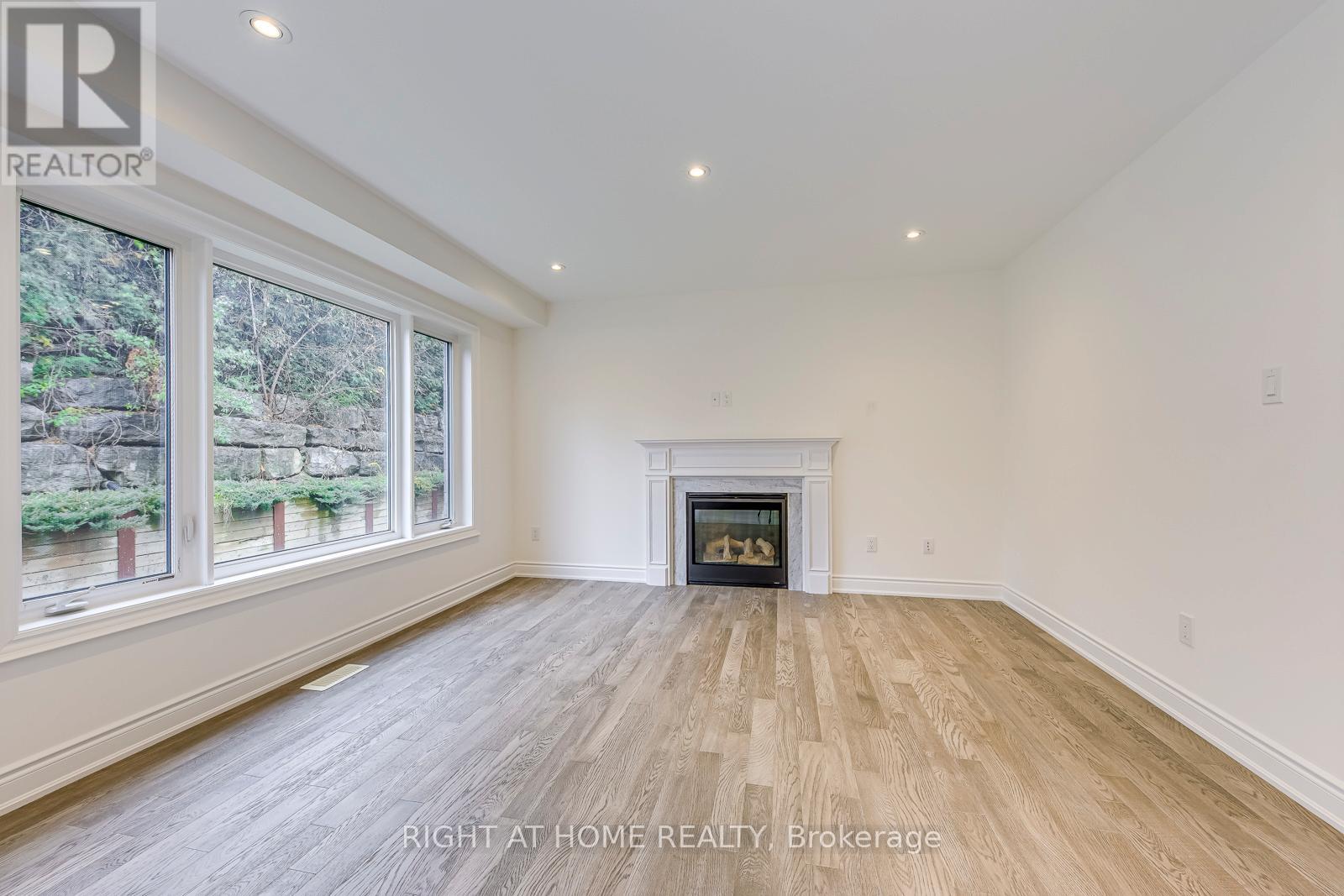 2579 Islington Avenue, Toronto, Ontario  M9V 4A2 - Photo 8 - W12581292