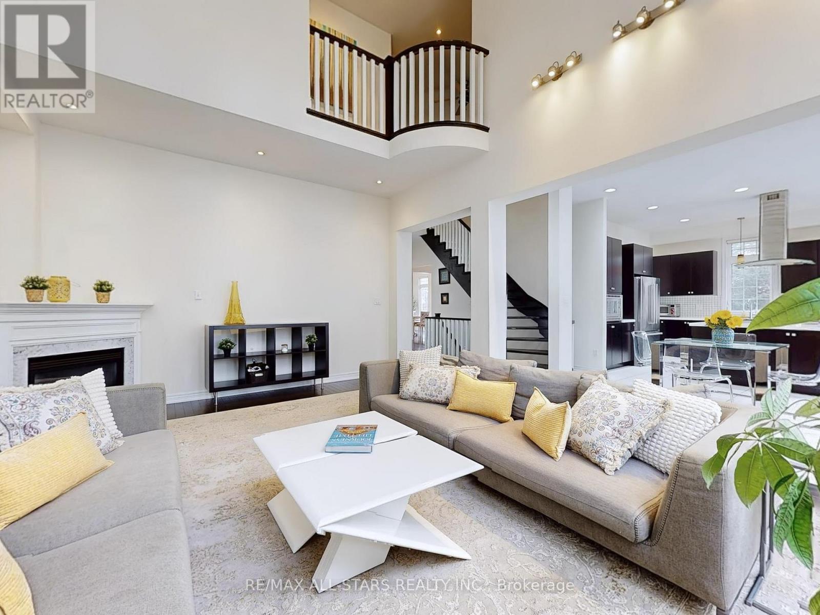 2 Yorkton Boulevard, Markham, Ontario  L6C 0J9 - Photo 6 - N12581078