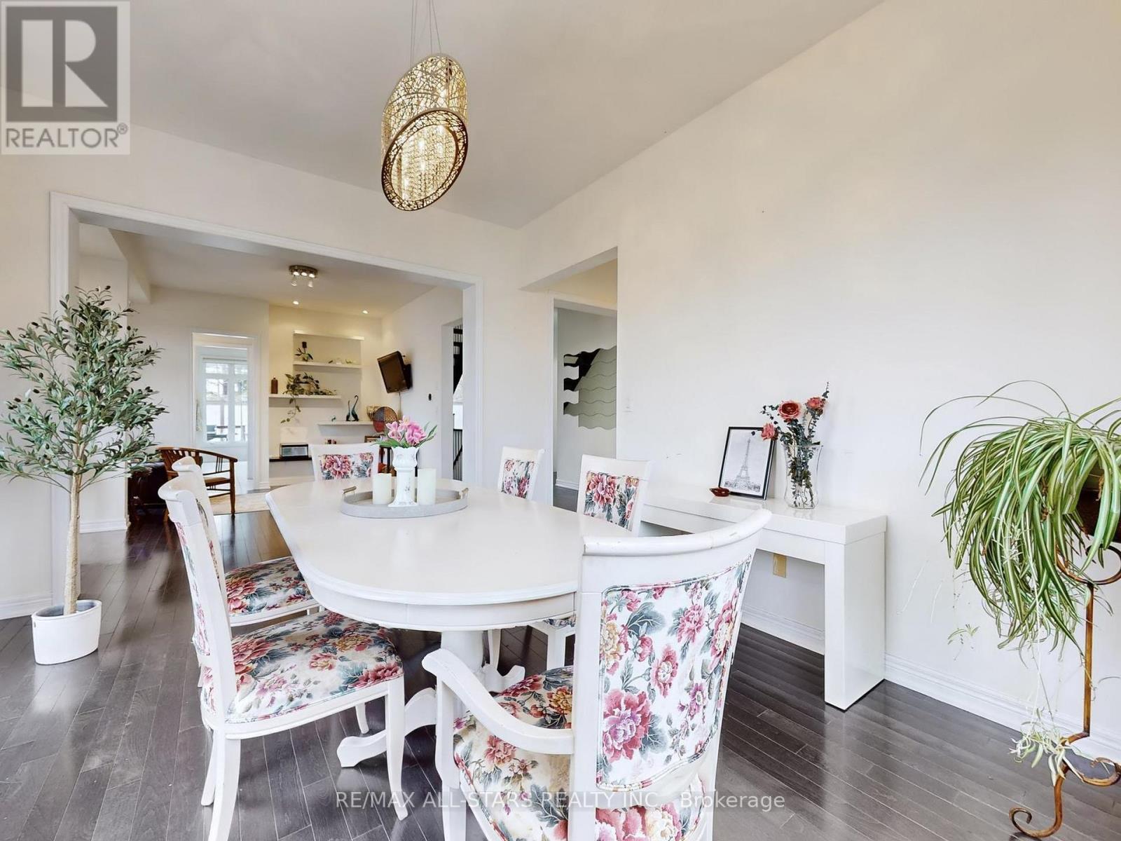 2 Yorkton Boulevard, Markham, Ontario  L6C 0J9 - Photo 8 - N12581078