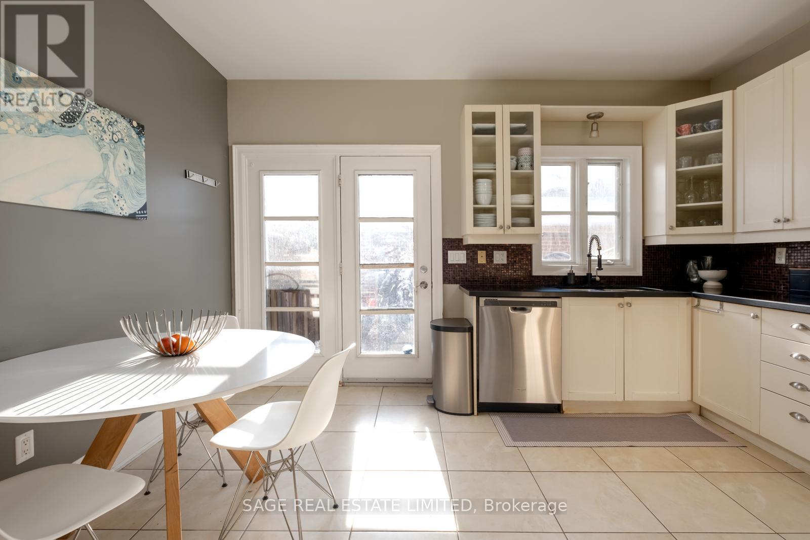 147 Brandon Avenue, Toronto, Ontario  M6H 2E3 - Photo 8 - W12633862