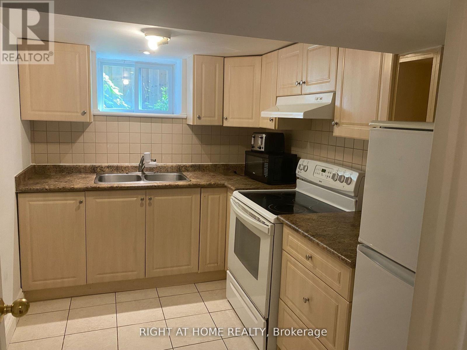 36 Newton Drive, Toronto, Ontario  M2M 2M7 - Photo 2 - C12634708