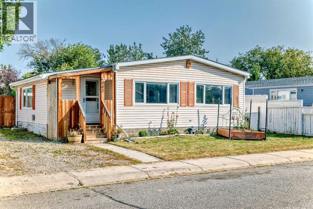 842 Briarwood Road, Strathmore, Alberta T1P 1E8 - Photo 2 - A2255913