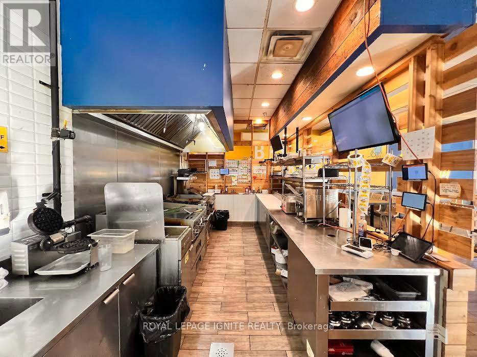 1060 Innisfil Beach Rd. Road S, Innisfil, Ontario L9S 2M5 - Photo 8 - N12634740