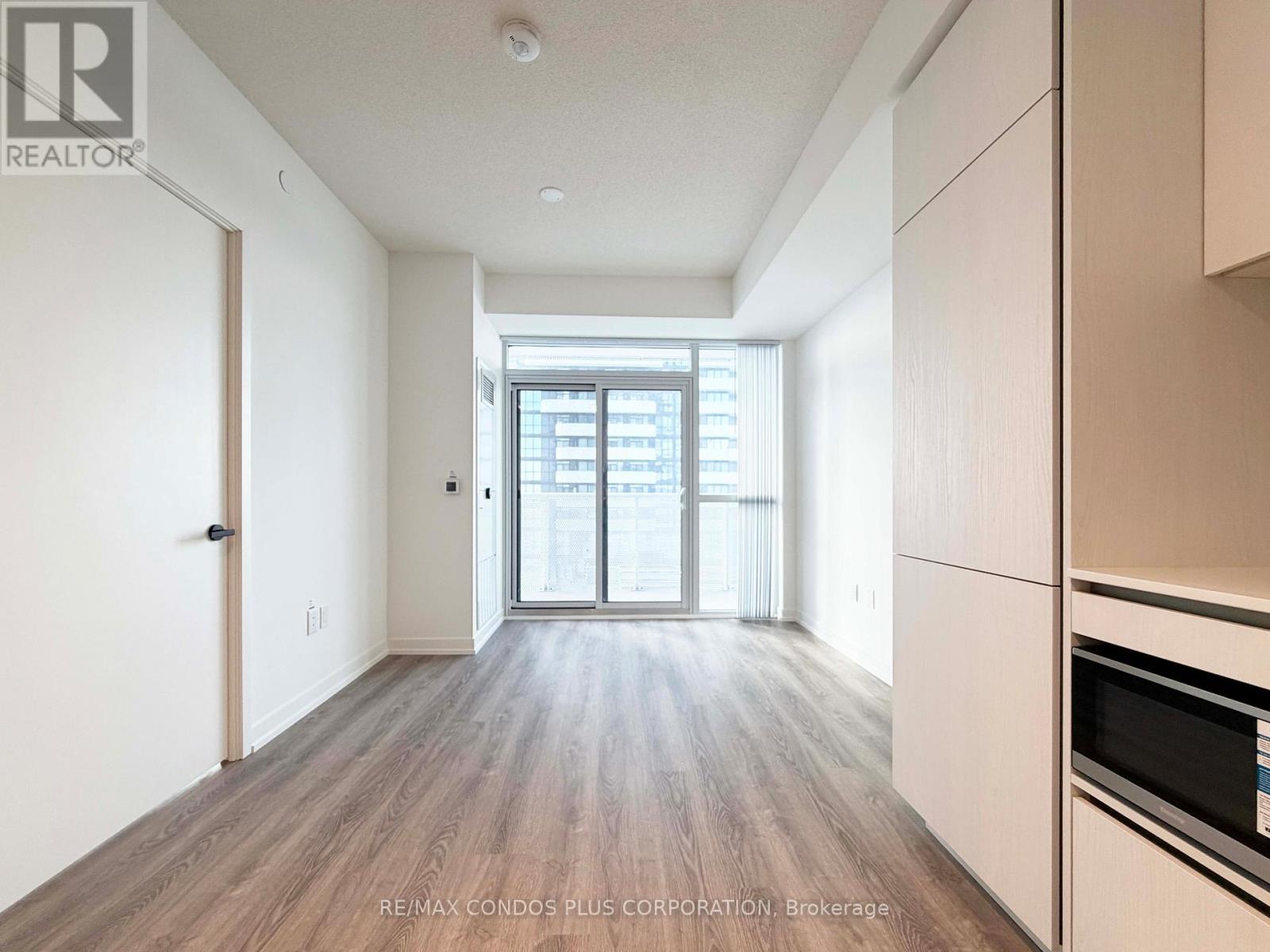 815 - 8 Interchange Way, Vaughan, Ontario  L4K 0R2 - Photo 2 - N12634772