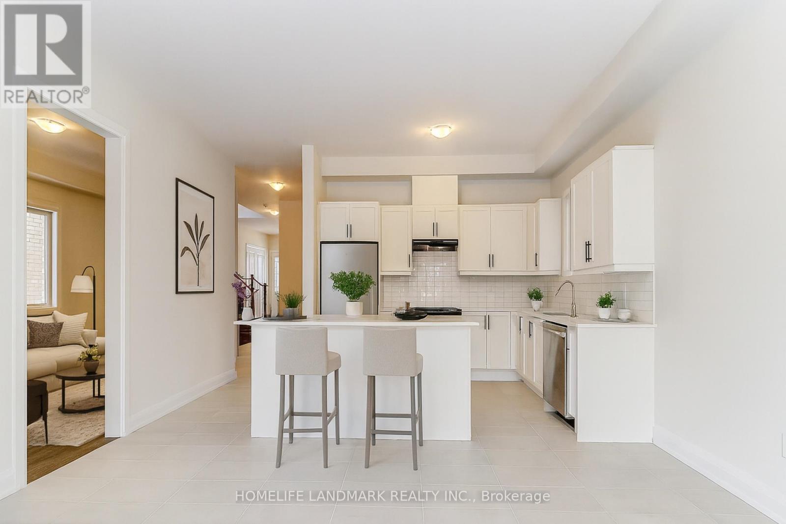 241 Seguin Street, Richmond Hill, Ontario  L4E 2Y5 - Photo 3 - N12634796