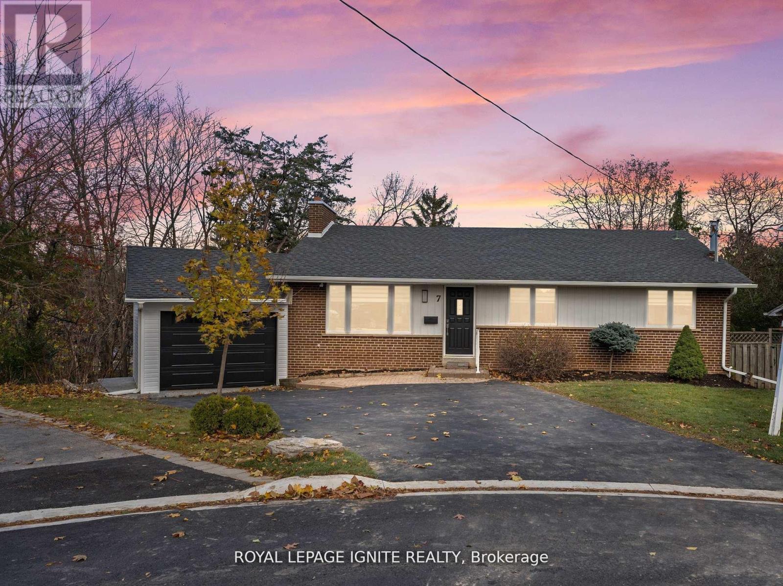 <div class="slider-price">$1,199,900</div><p>7 Isherwood Court, Mississauga, Ontario</p>