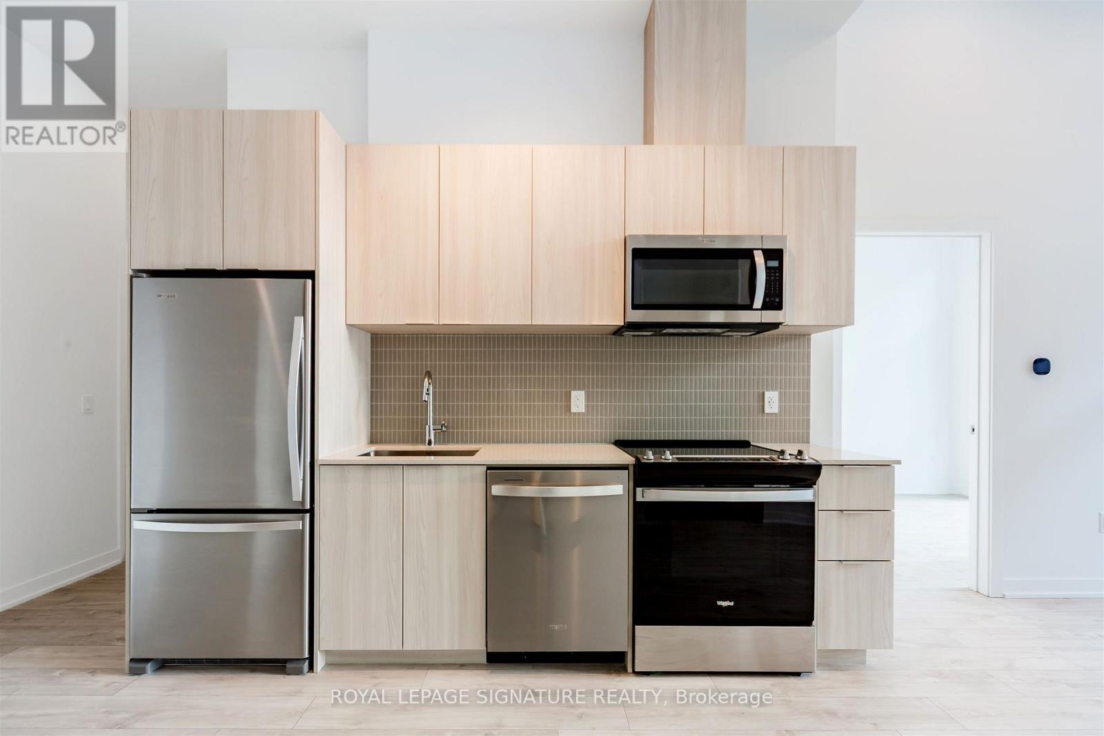 105 - 720 Whitlock Avenue, Milton, Ontario  L9E 2B5 - Photo 4 - W12634734