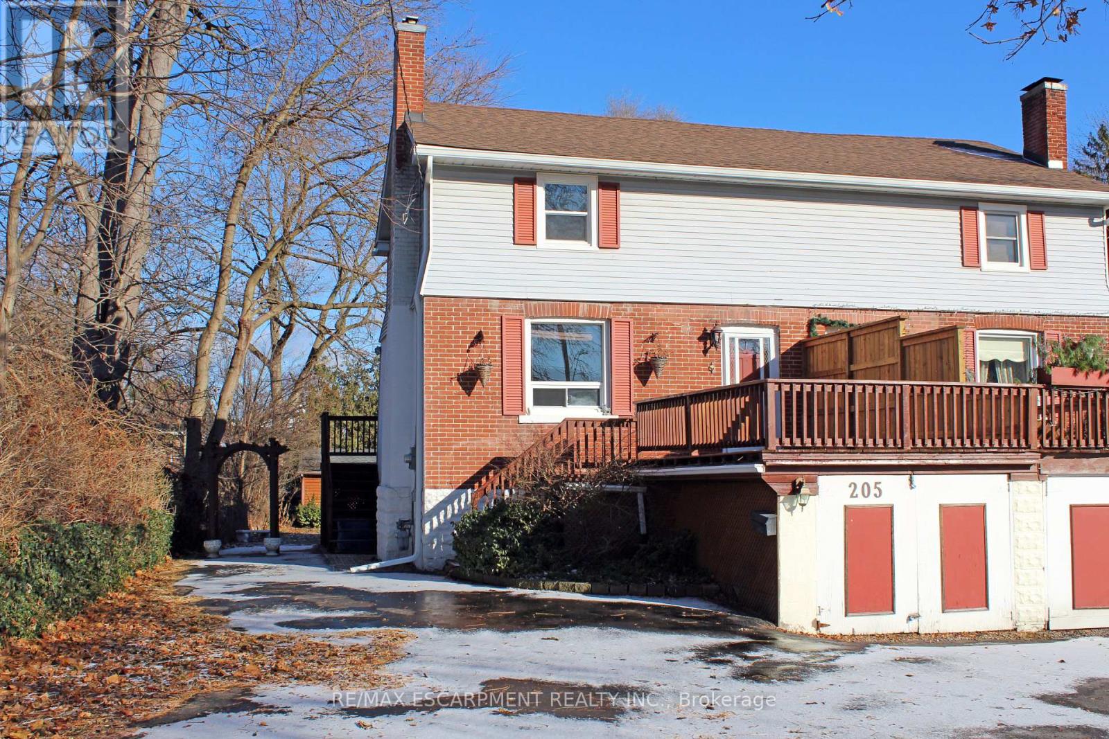 205 MAIN STREET E, Grimsby, Ontario