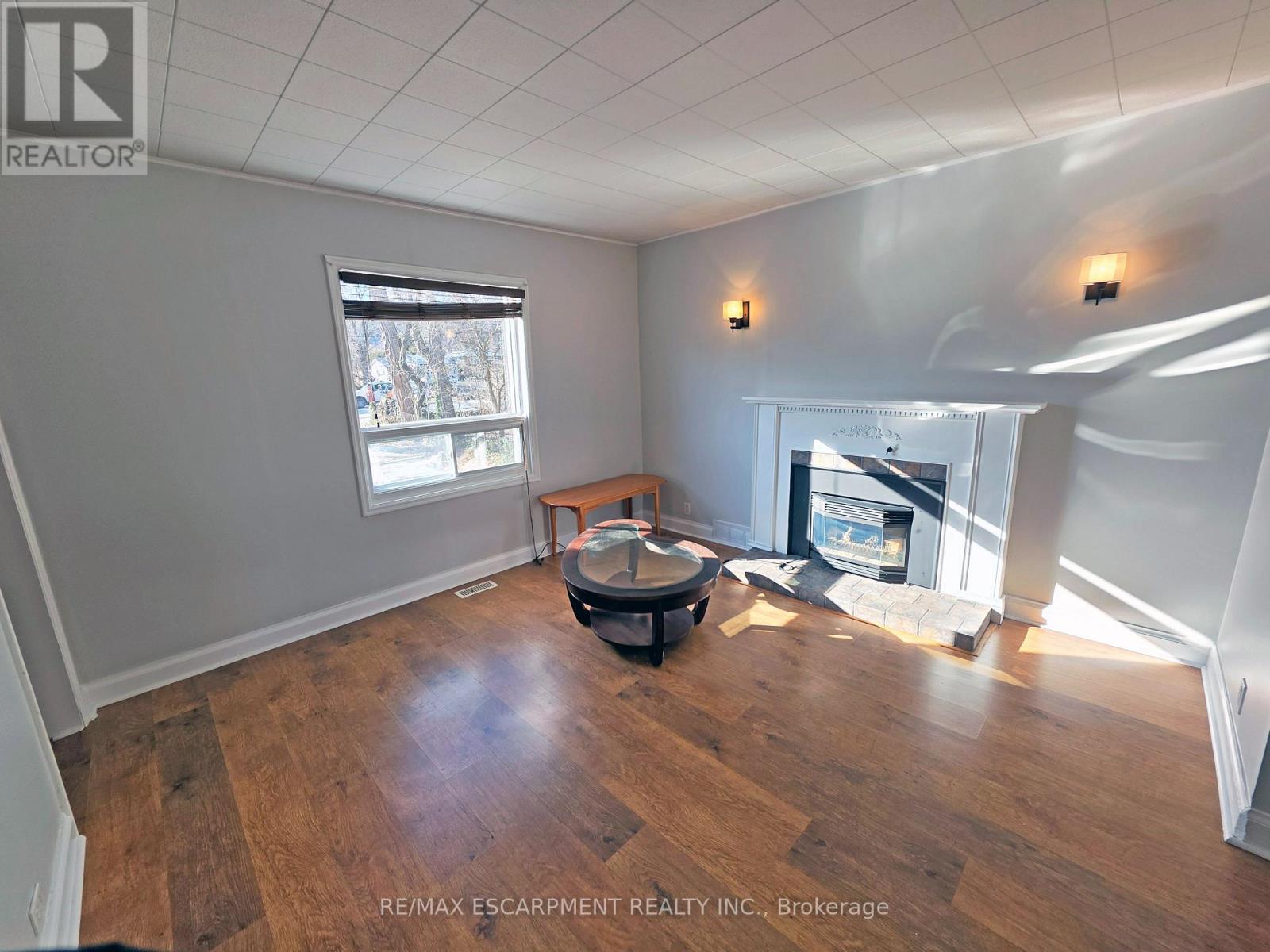 205 Main Street E, Grimsby, Ontario  L3M 1P5 - Photo 5 - X12634696