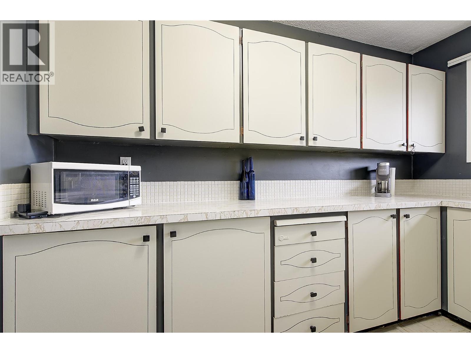 1291 Bernard Avenue Unit# 6, Kelowna, British Columbia  V1Y 8K5 - Photo 6 - 10364756