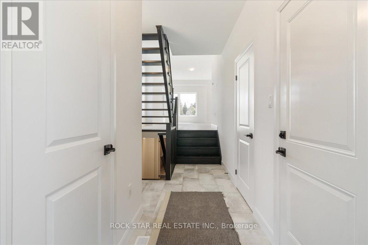 3 Southam Lane, Hamilton, Ontario  L9C 0E9 - Photo 2 - X12634396