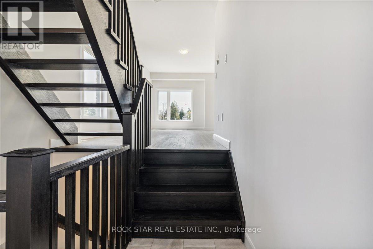 3 Southam Lane, Hamilton, Ontario  L9C 0E9 - Photo 4 - X12634396