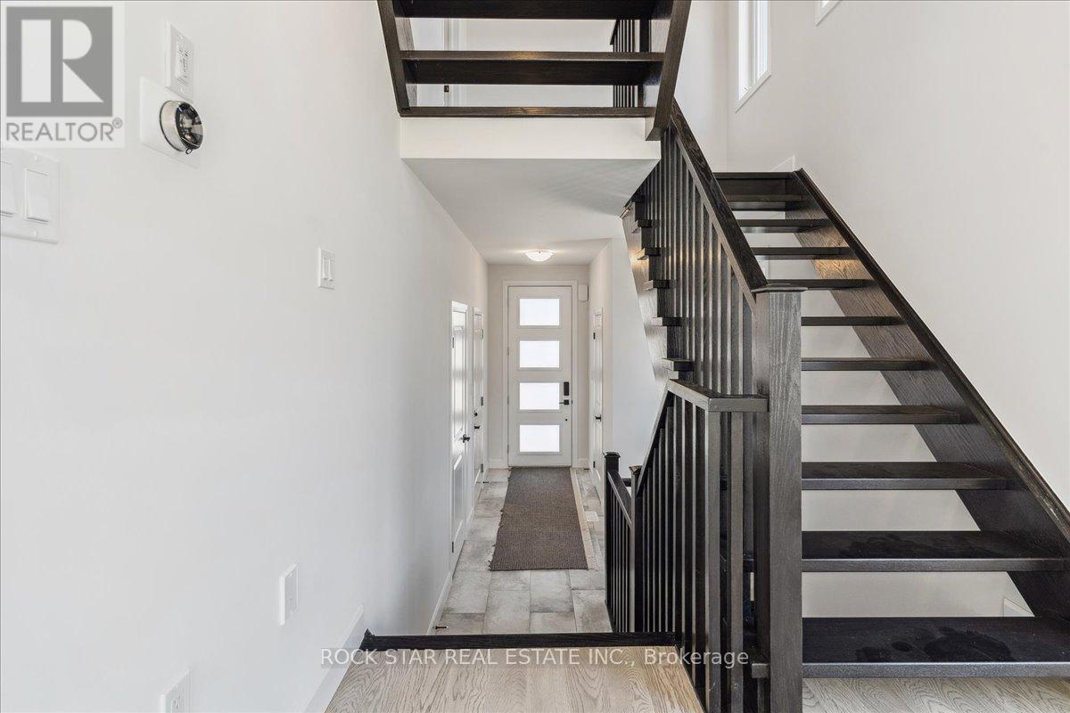 3 Southam Lane, Hamilton, Ontario  L9C 0E9 - Photo 5 - X12634396