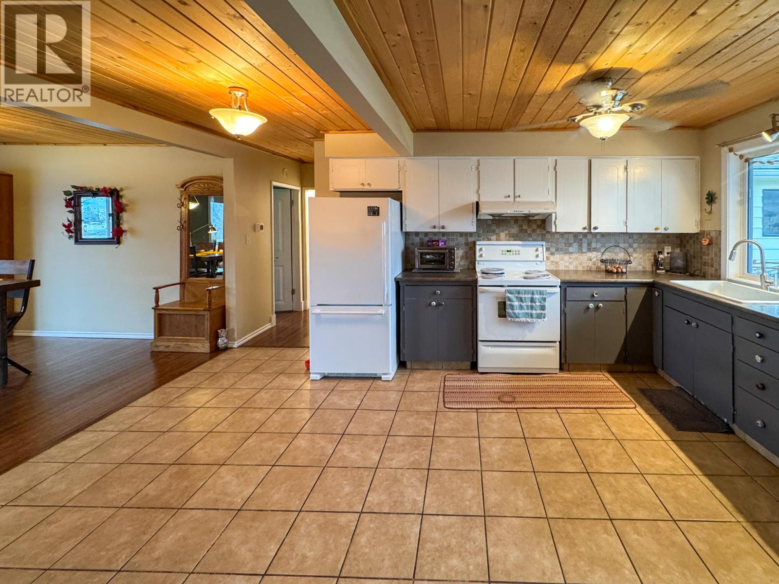 1827 97th Street, Osoyoos, British Columbia  V0H 1V1 - Photo 7 - 10371199