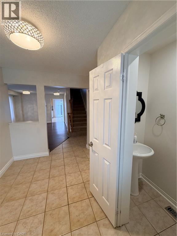 231 Sherwood Road, Milton, Ontario  L9T 7C1 - Photo 5 - 40792980