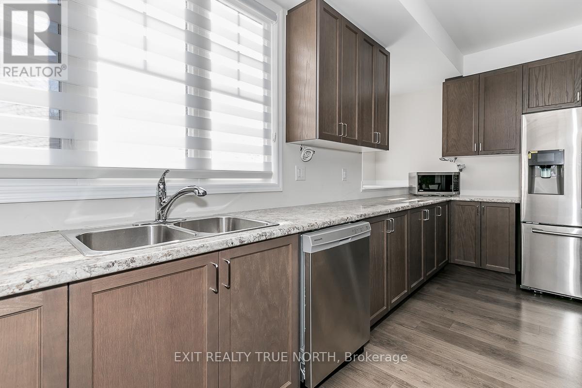 47 Marina Village Drive, Georgian Bay, Ontario  L0K 1S0 - Photo 15 - X12459469