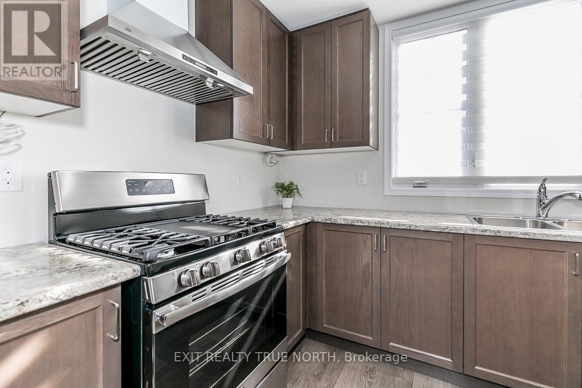 47 Marina Village Drive, Georgian Bay, Ontario  L0K 1S0 - Photo 14 - X12459469