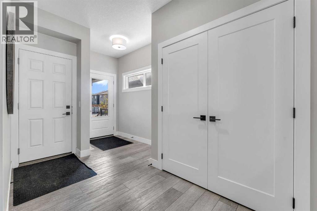 1209 Chinook Gate Bay Sw, Airdrie, Alberta T4B 5J2 - Photo 2 - A2256671