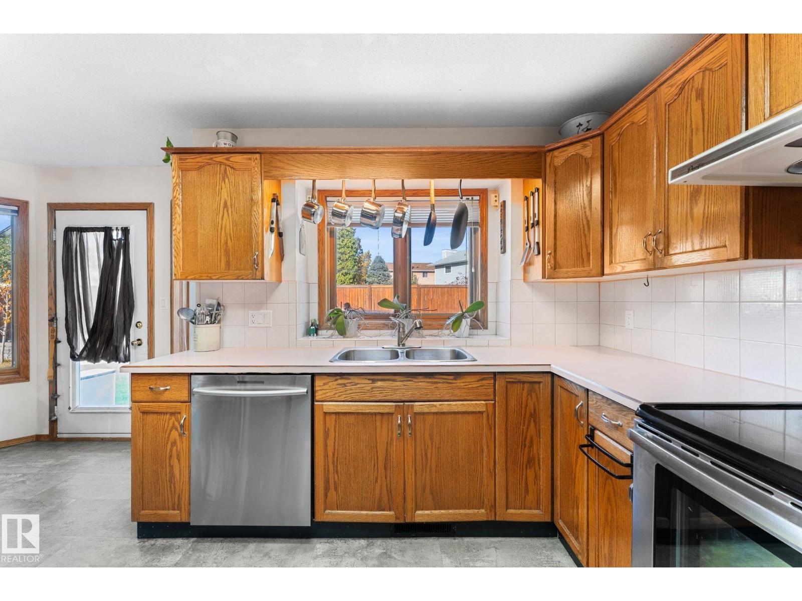 6018 156 Av Nw, Edmonton, Alberta  T5Y 2M8 - Photo 8 - E4462208