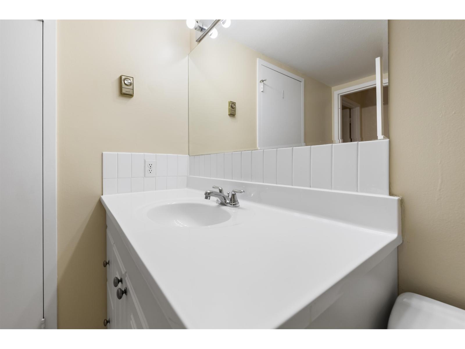 209 15268 100 Avenue, Surrey, British Columbia  V3R 7V1 - Photo 14 - R3053436