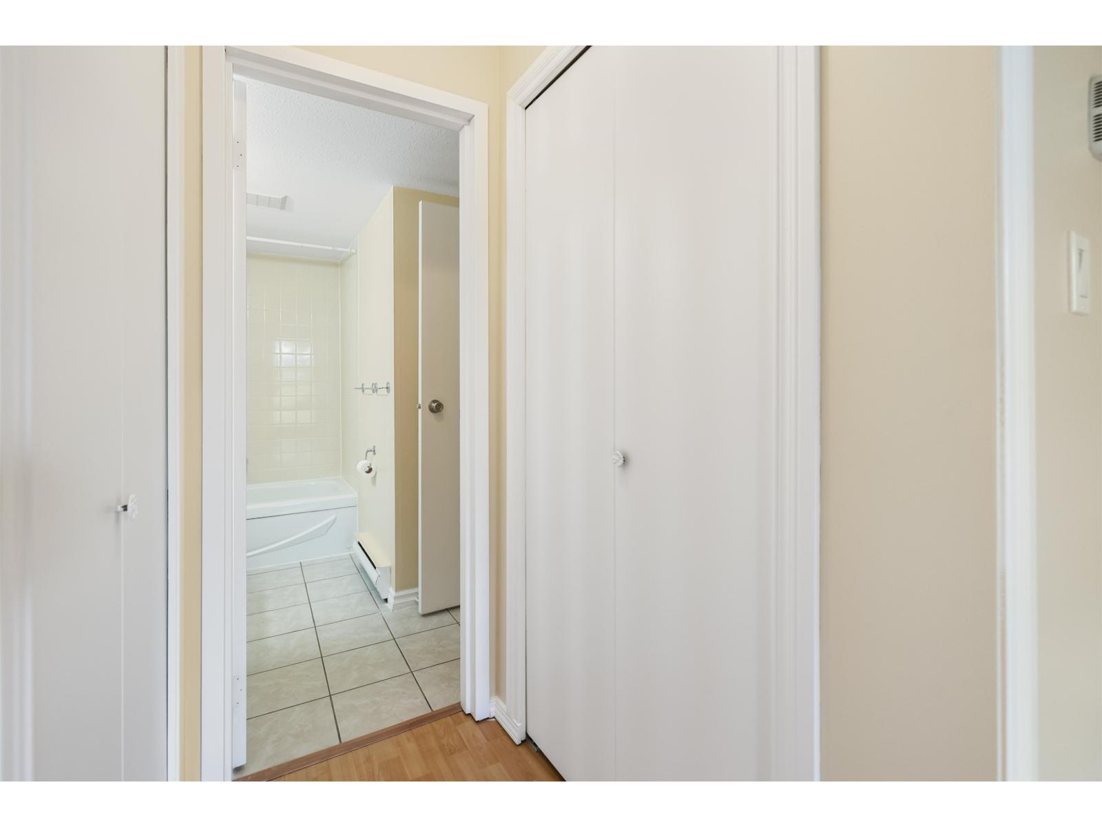 209 15268 100 Avenue, Surrey, British Columbia  V3R 7V1 - Photo 11 - R3053436