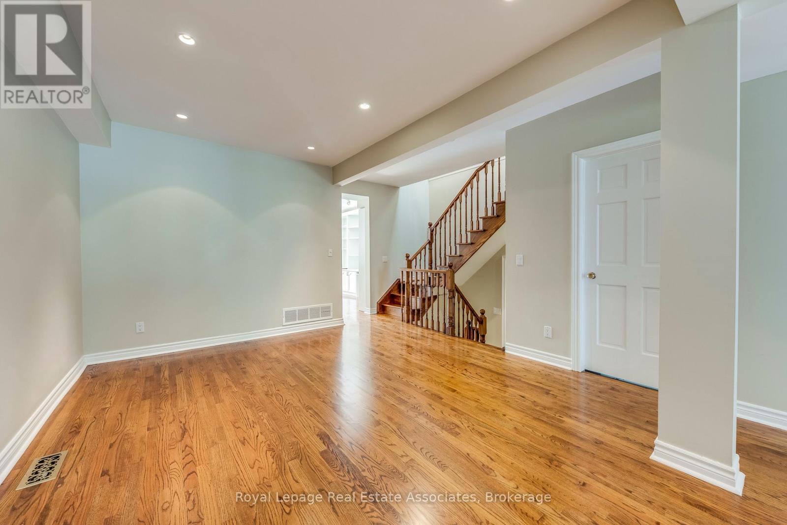 123 Melrose Avenue, Toronto, Ontario  M5M 1Y8 - Photo 12 - C12634856