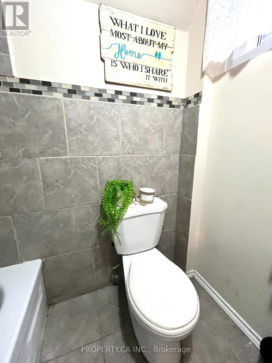 Bsmnt - 234 Bathurst Street, Toronto, Ontario  M5T 2S3 - Photo 10 - C12634902