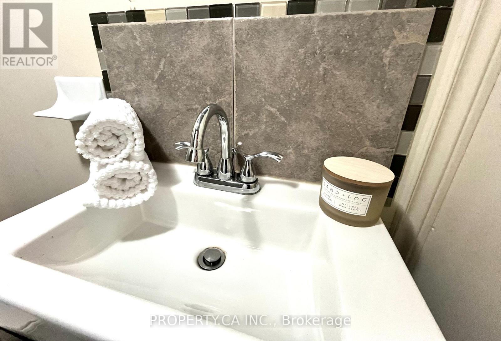 Bsmnt - 234 Bathurst Street, Toronto, Ontario  M5T 2S3 - Photo 12 - C12634902