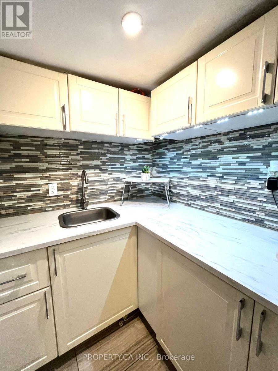 Bsmnt - 234 Bathurst Street, Toronto, Ontario  M5T 2S3 - Photo 16 - C12634902