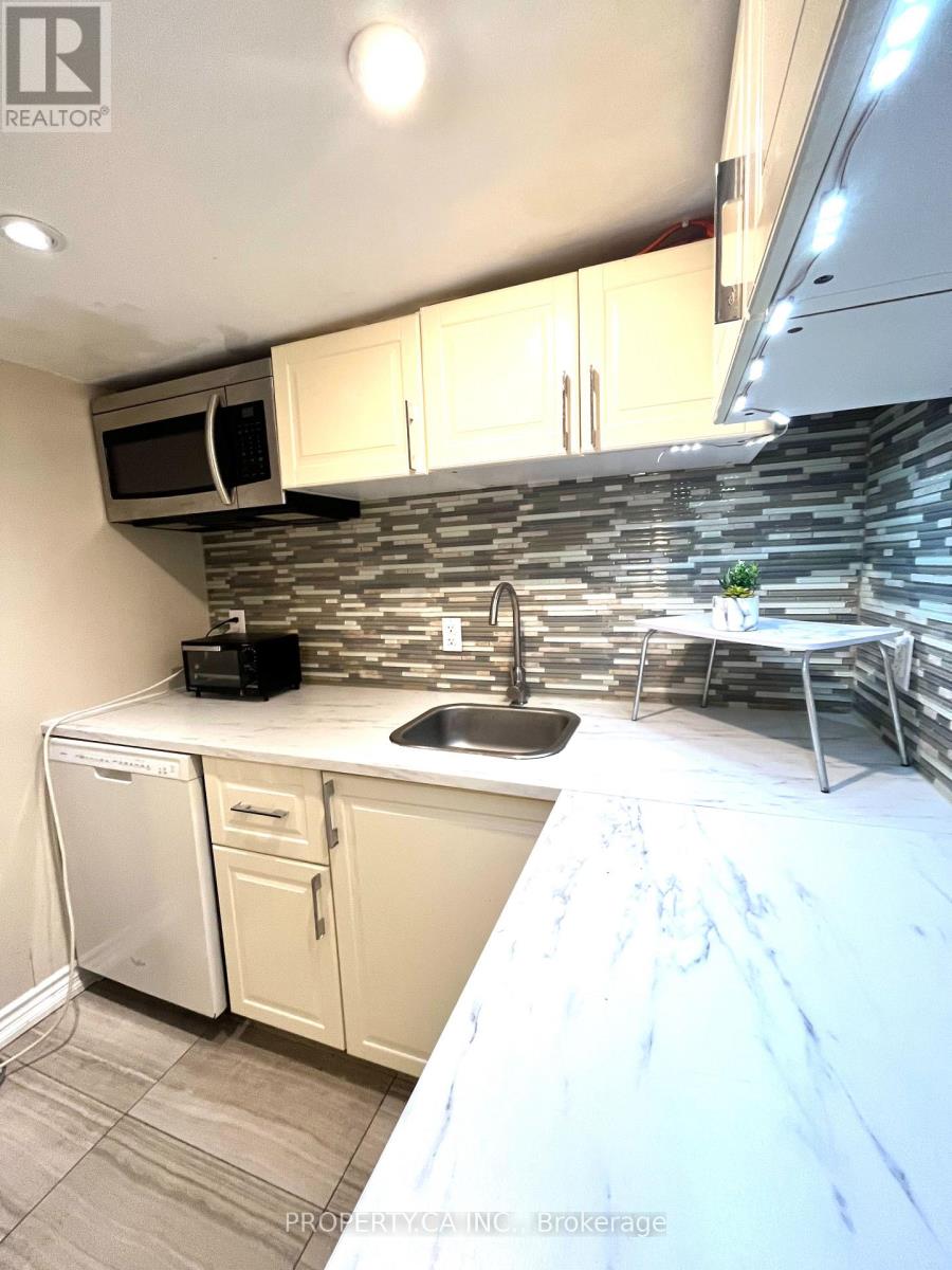 Bsmnt - 234 Bathurst Street, Toronto, Ontario  M5T 2S3 - Photo 17 - C12634902