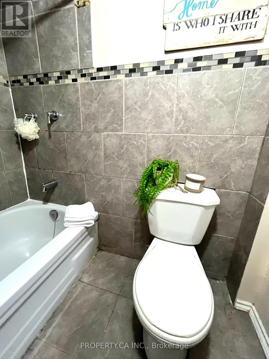 Bsmnt - 234 Bathurst Street, Toronto, Ontario  M5T 2S3 - Photo 9 - C12634902