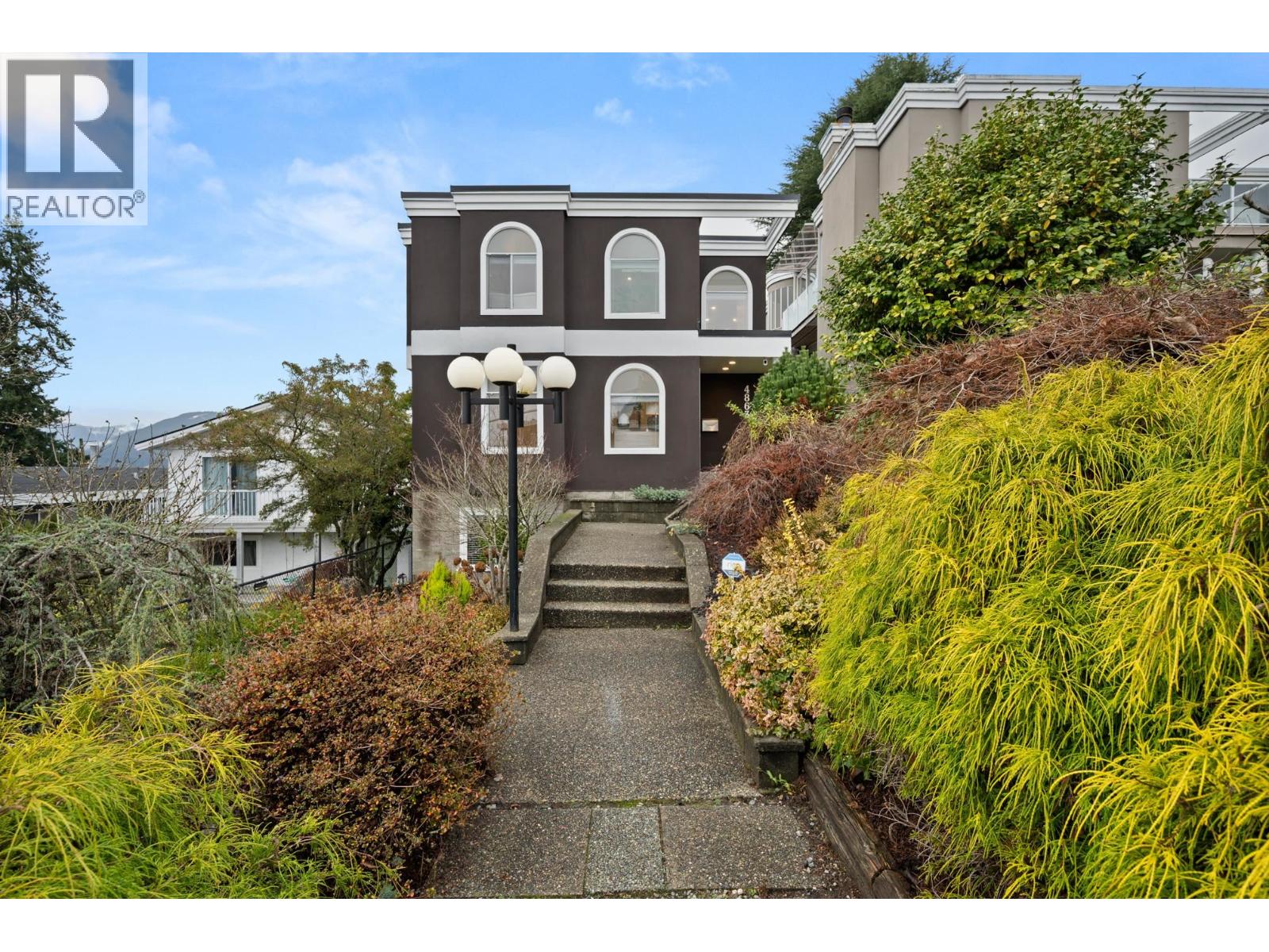 4863 Cambridge Street, Burnaby, British Columbia  V5C 1H9 - Photo 3 - R3073915