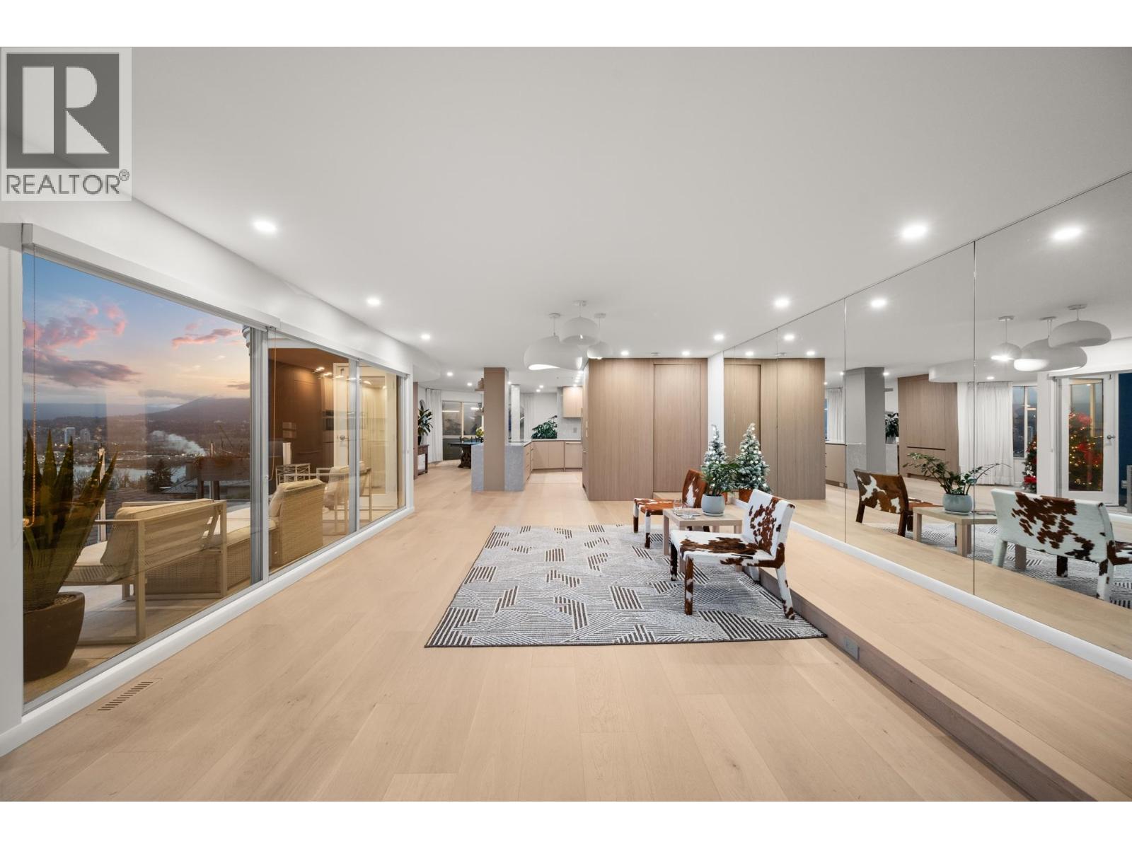 4863 Cambridge Street, Burnaby, British Columbia  V5C 1H9 - Photo 5 - R3073915