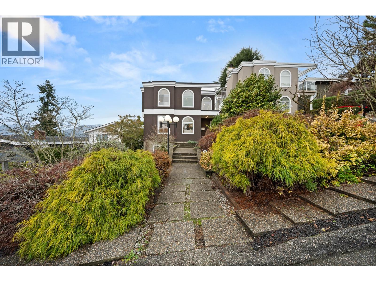 4863 Cambridge Street, Burnaby, British Columbia  V5C 1H9 - Photo 2 - R3073915